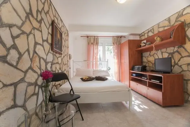 Economy Stüdyo, Avlu Manzaralı