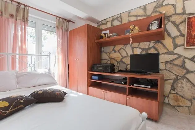 Economy Stüdyo, Avlu Manzaralı