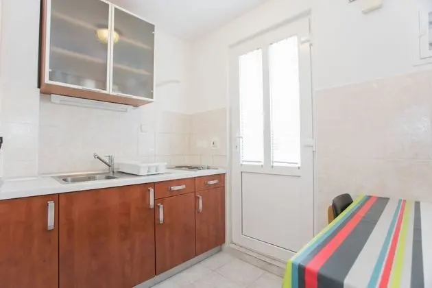 Economy Stüdyo, Avlu Manzaralı