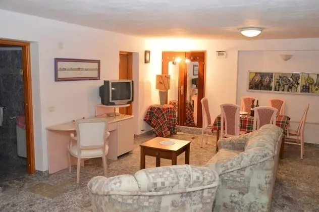 Apart Daire, 4 Yatak Odası, Havuz Manzaralı