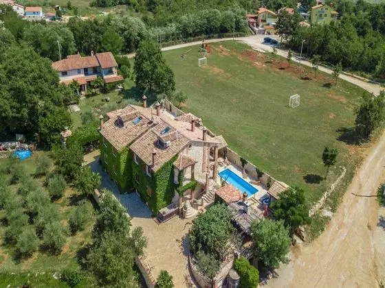 Apart Daire (Two bedroom Apartment with Balcony an)