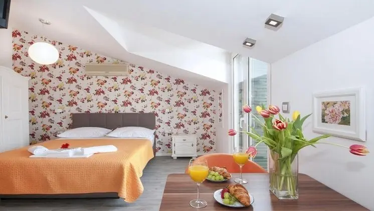 Stüdyo (Studio with Balcony and Sea View)