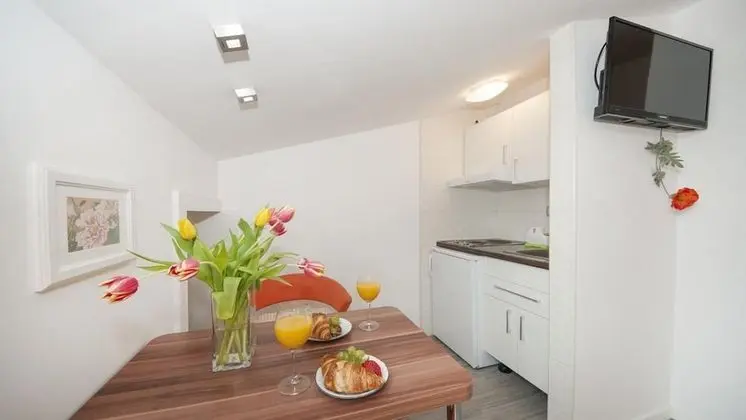 Stüdyo (Studio with Balcony and Sea View)