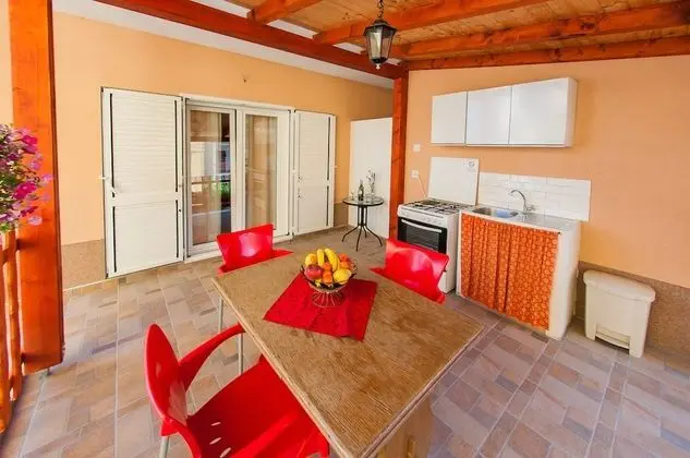 Üç Kişilik Oda (Triple Room with Terrace)