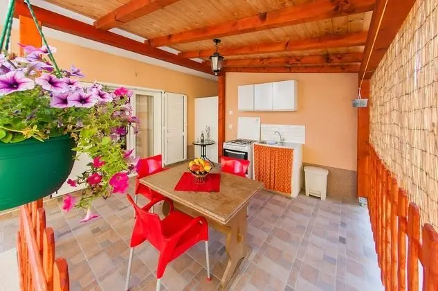 Üç Kişilik Oda (Triple Room with Terrace)