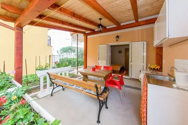 Üç Kişilik Oda (Triple Room with Terrace)