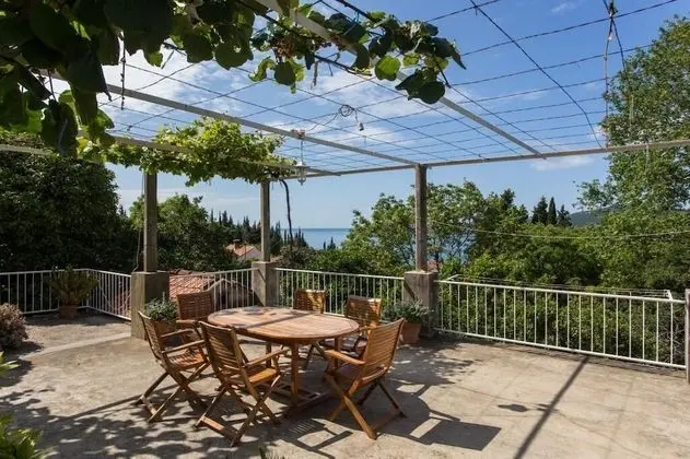 Apart Daire (One-Bedroom Apartment with Balcony an)