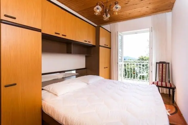 Apart Daire (One-Bedroom Apartment with Balcony an)