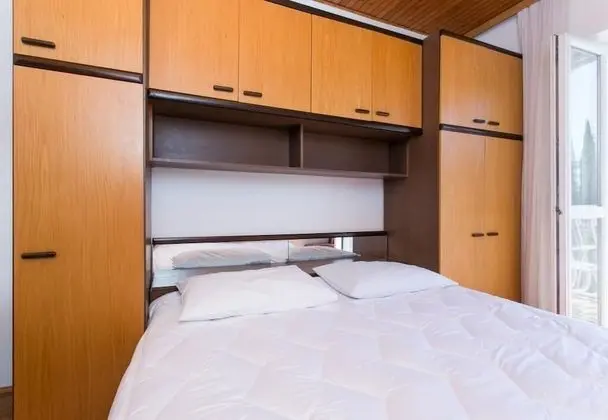 Apart Daire (One-Bedroom Apartment with Balcony an)