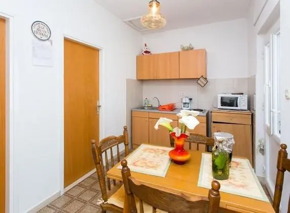Apart Daire (One-Bedroom Apartment with Balcony an)