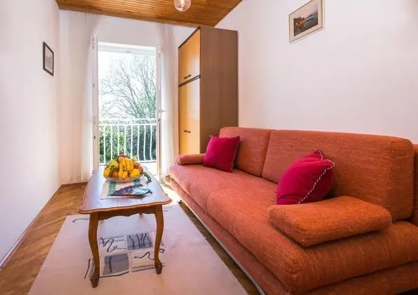Apart Daire (One-Bedroom Apartment with Balcony an)