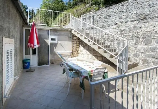 Apart Daire (One-Bedroom Apartment with Balcony an)