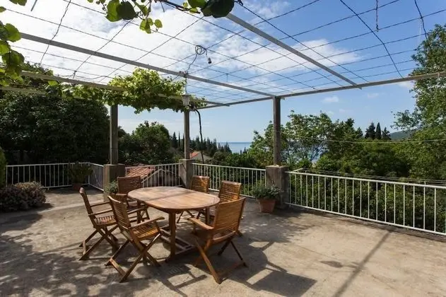 Apart Daire (One-Bedroom Apartment with Balcony an)