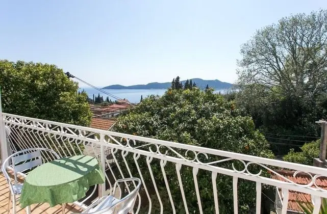 Apart Daire (One-Bedroom Apartment with Balcony an)