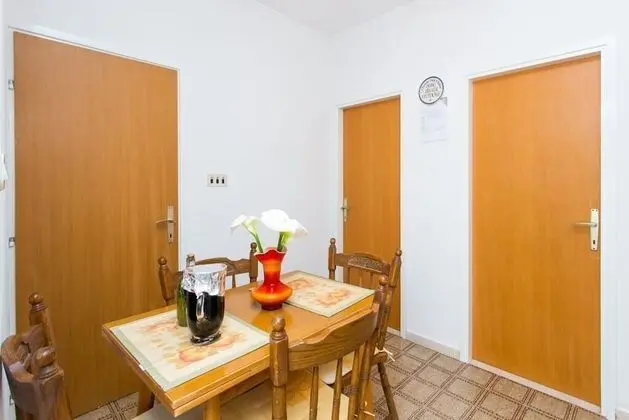 Apart Daire (One-Bedroom Apartment with Balcony an)