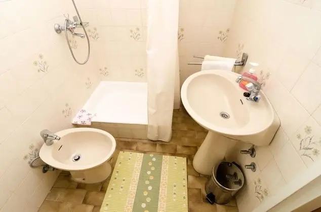 Apart Daire (One-Bedroom Apartment with Balcony an)