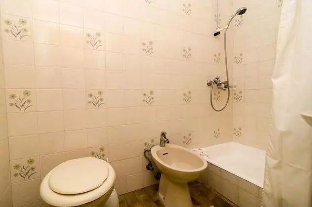 Apart Daire (One-Bedroom Apartment with Balcony an)