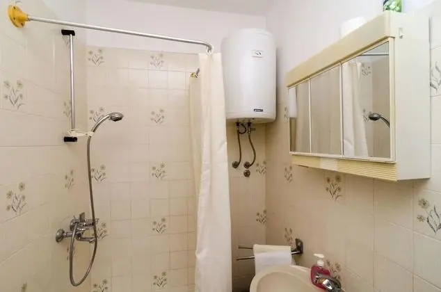 Apart Daire (One-Bedroom Apartment with Balcony an)