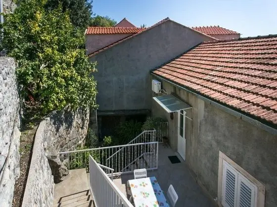 Apart Daire (One-Bedroom Apartment with Balcony an)