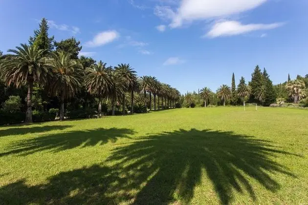 Apart Daire (One-Bedroom Apartment with Balcony an)