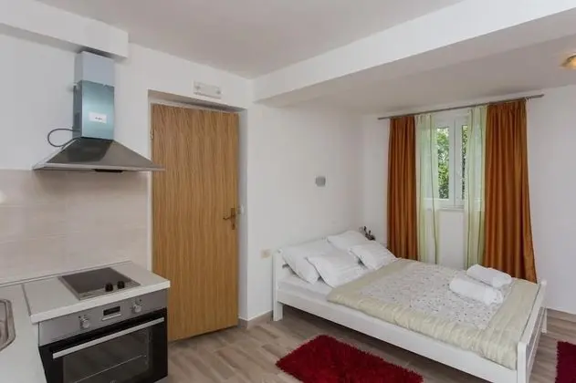 Stüdyo (Studio Apartment with Balcony)