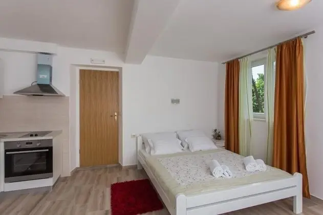 Stüdyo (Studio Apartment with Balcony)