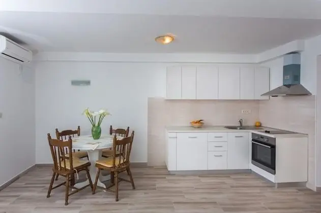 Stüdyo (Studio Apartment with Balcony)