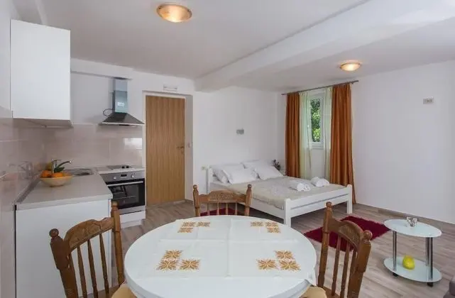 Stüdyo (Studio Apartment with Balcony)