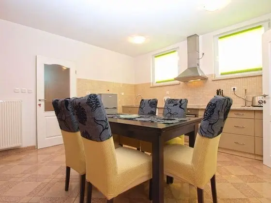 Apart Daire, 2 Yatak Odası (1420/13286)