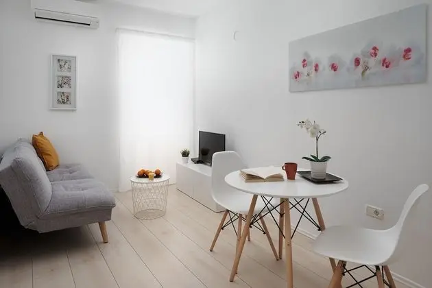 Standard Apart Daire, Bahçe Manzaralı