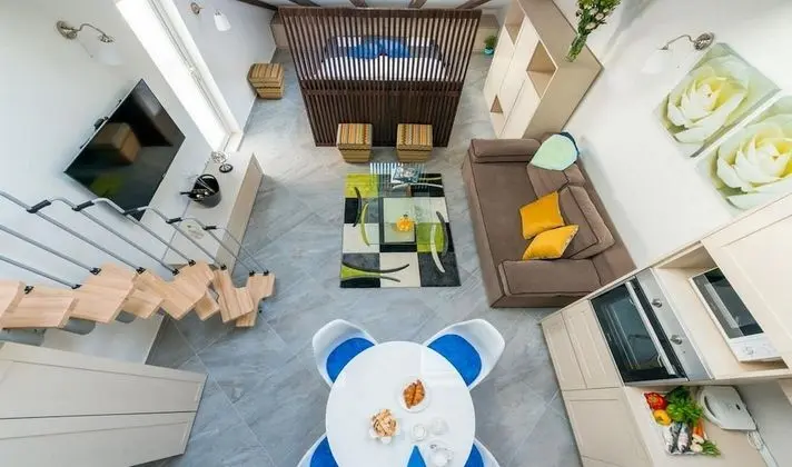 Superior Stüdyo, Balkon