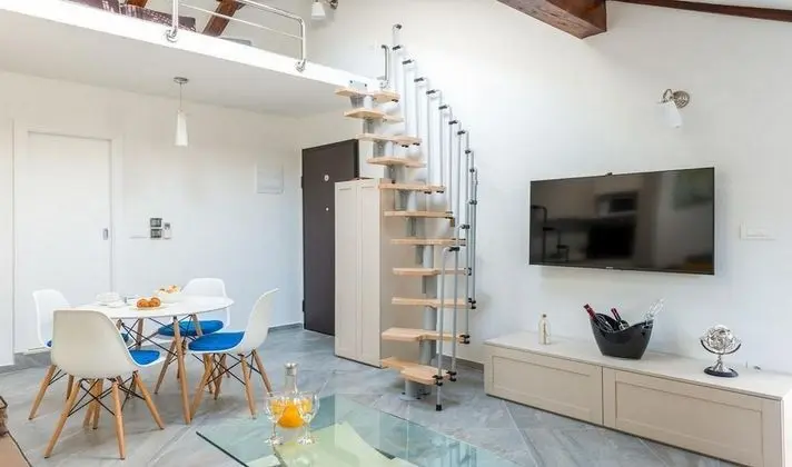 Superior Stüdyo, Balkon