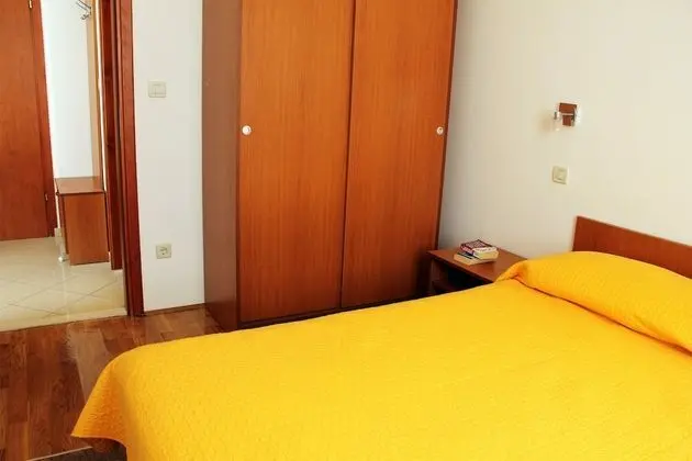 Economy Apart Daire, Zemin Kat