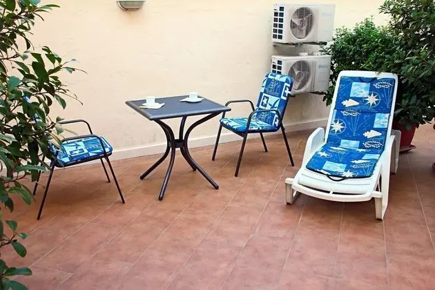 Economy Apart Daire, Zemin Kat