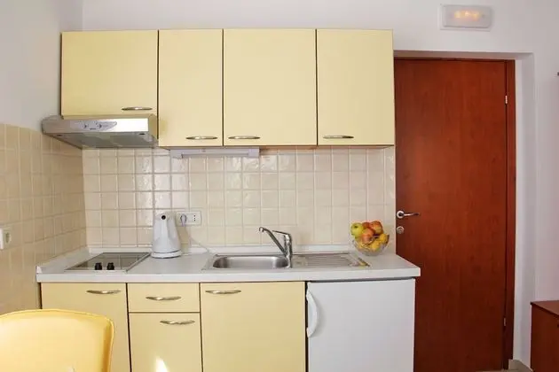 Economy Apart Daire, Zemin Kat