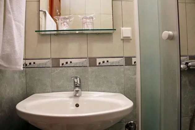 Economy Apart Daire, Zemin Kat