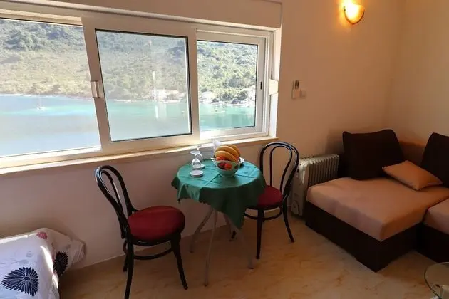 Stüdyo (Studio Apartment with Terrace and Sea)