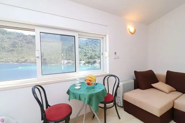 Stüdyo (Studio Apartment with Terrace and Sea)