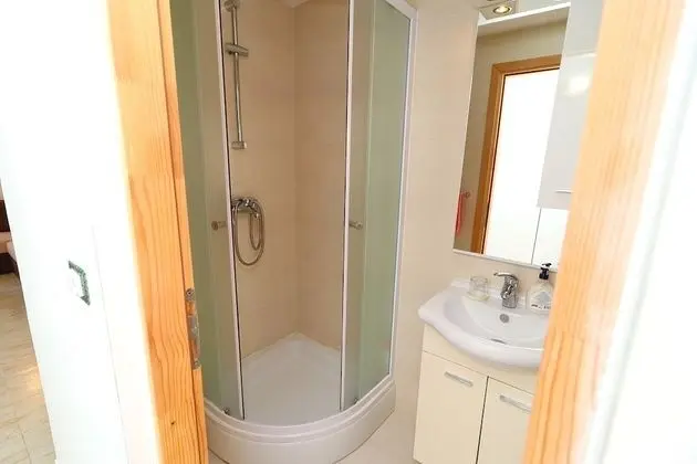 Stüdyo (Studio Apartment with Terrace and Sea)