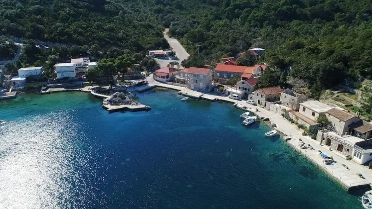 Stüdyo (Studio Apartment with Terrace and Sea)