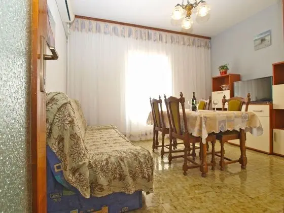 Apart Daire, 2 Yatak Odası (1270/12195)