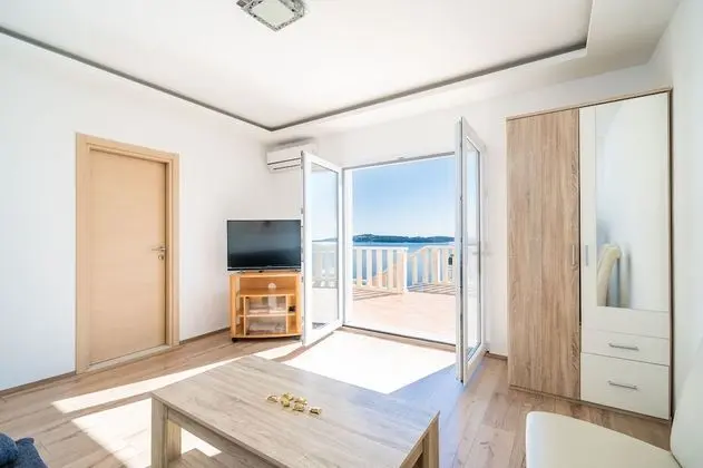 Apart Daire (1 Bedroom Apt with Balcony n Sea View)