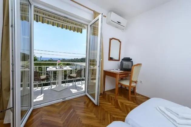 Tek Büyük Yataklı Oda, Balkon, Deniz Manzaralı