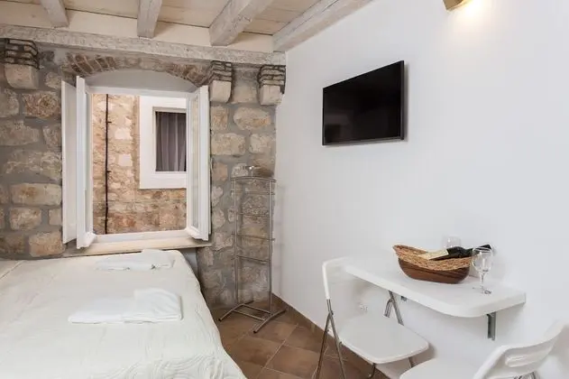 Studio Apartment (1st floor)