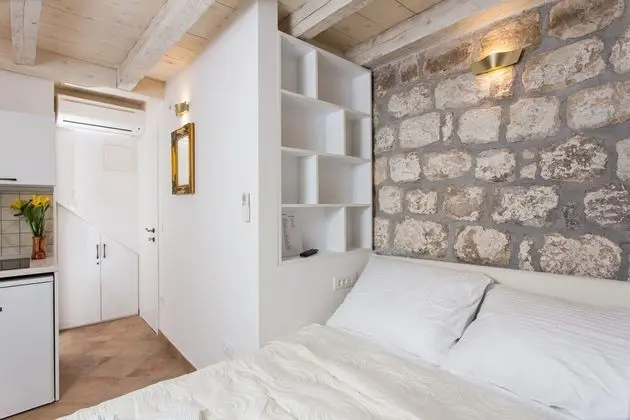 Studio Apartment (1st floor)