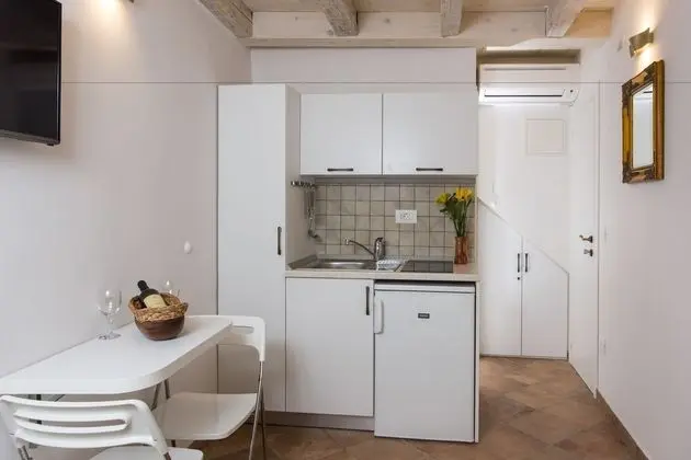 Studio Apartment (1st floor)