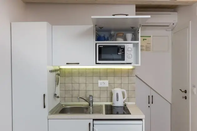 Studio Apartment (1st floor)