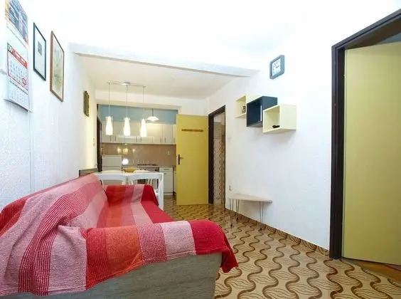 Apart Daire, 1 Yatak Odası (1348/12670)