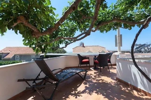 Apart Daire, Teras, Kısmi Deniz Manzaralı