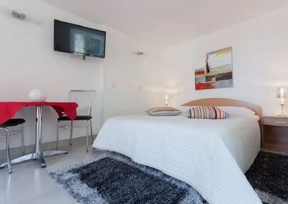 Stüdyo, Kısmi Deniz Manzaralı